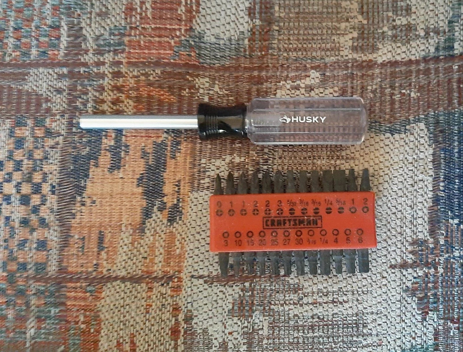 HUSKY MAGNETIC INSERT BIT HOLDER SCREWDRIVER WITH CRAFTSMAN 25 PIEICE BIT SET