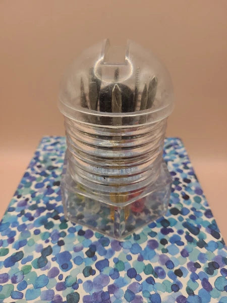 Plastic 8 Piece Screwdriver Set With Case, Used, Good Condition